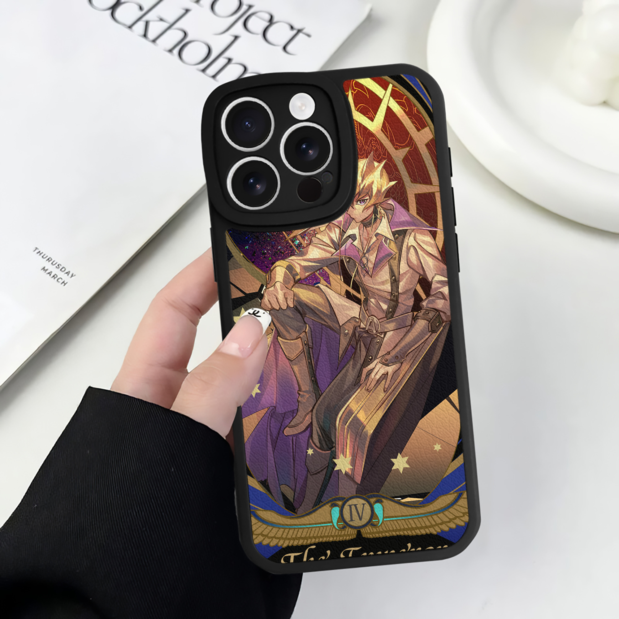 （画像用） 遊☆戯☆王 Yu-Gi-Oh! 【iPhone 16シリーズ対応】シリコンスマホケース（レザー調） 材質：シリコン